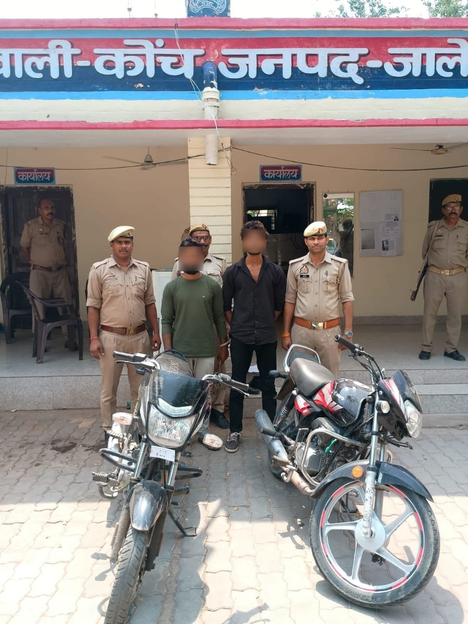 पुलिस ने दो शातिर बाइक चोरों को किया गिरफ्तार, दो बाइक बरामद