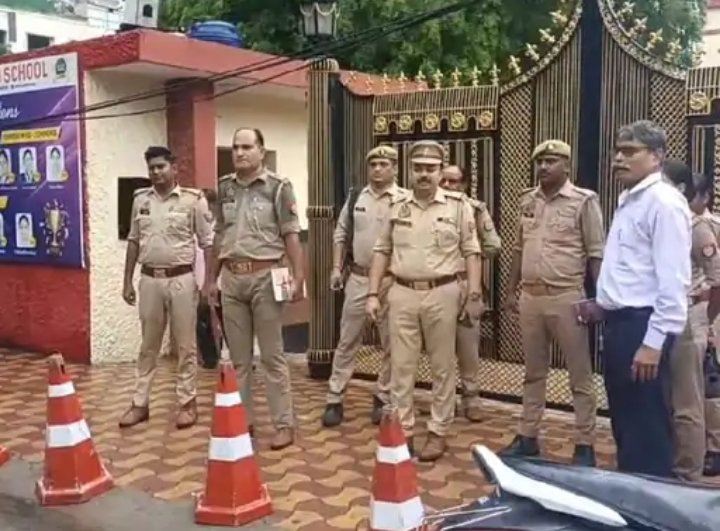 बम धमकी से दहशत में कानपुर: एक दर्जन से अधिक स्कूलों को मिला संदिग्ध मेल, सुरक्षा एजेंसियां अलर्ट पर