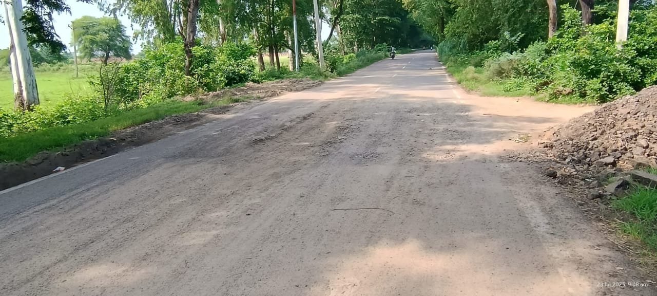 कोंच लौना मार्ग पर स्टेट हाईवे सड़क की खस्ता हालत