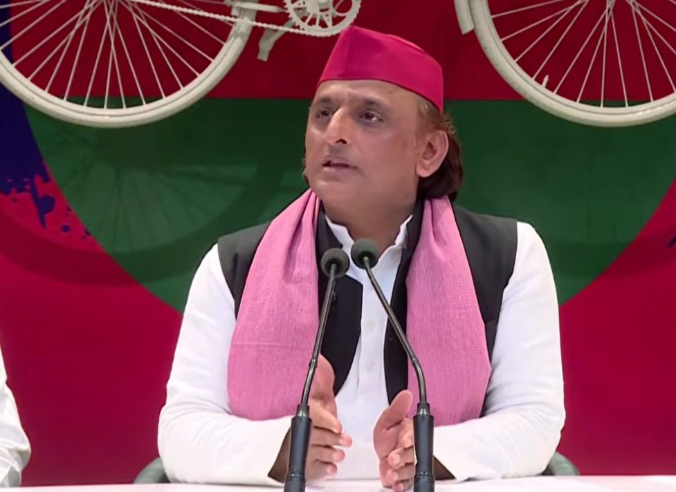 यूपी सरकार पूरी तरह फेल – अखिलेश यादव 