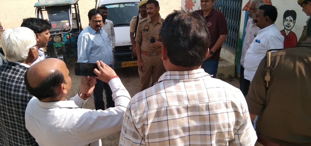जाम और अतिक्रमण की शिकायत पर एसडीएम ने किया निरीक्षण