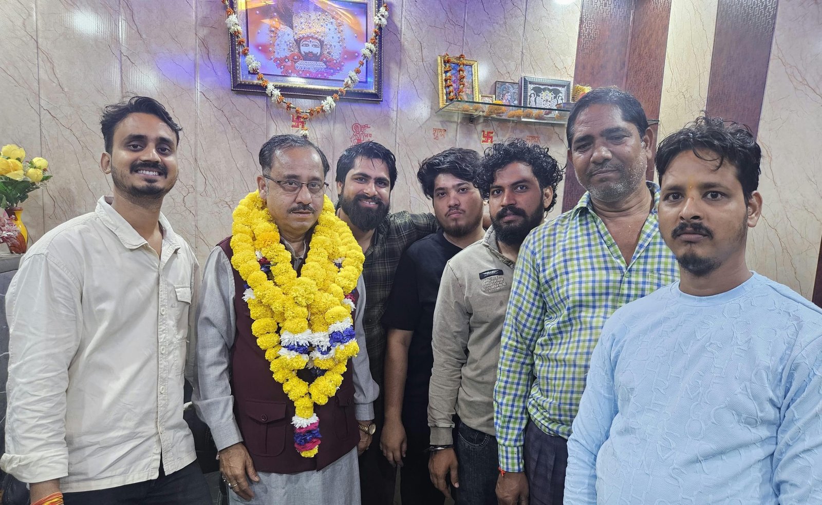 कांग्रेस नेता आनंद शुक्ला उर्फ राजा भैया का जन्मदिन हर्षोल्लास के साथ मनाया गया